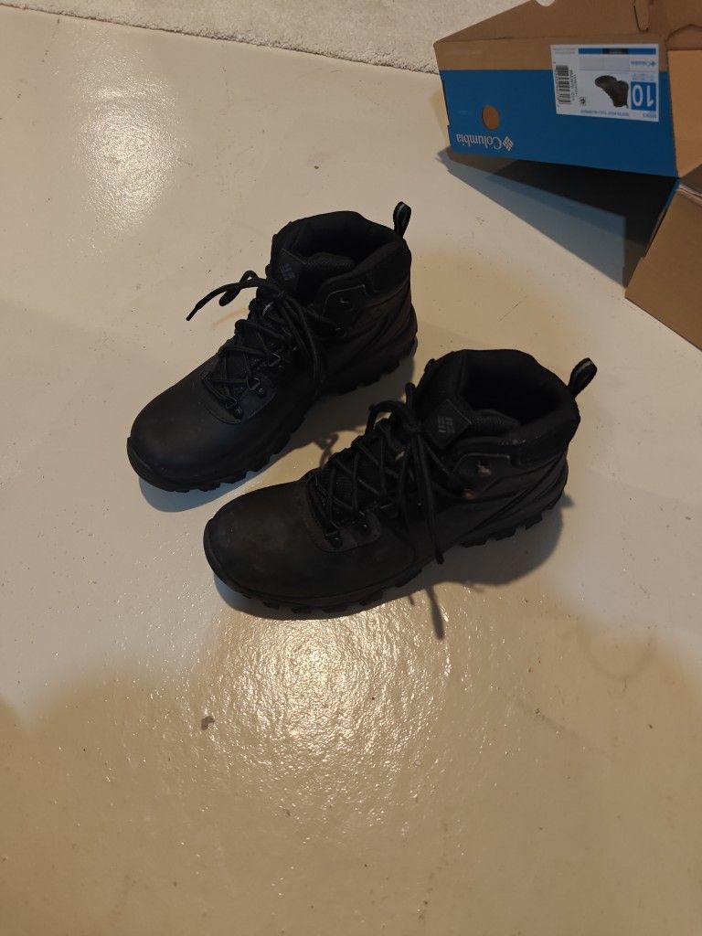 Columbia size 10 men's snow boots