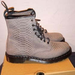 Doc Martens Sz. US 10 1460 Python 8 Hole