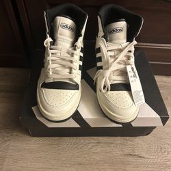 Woman Adidas Breaks Start Mid