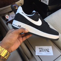 AF1 (Black/White)