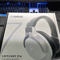 Yamaha HPH MT7 Headphones
