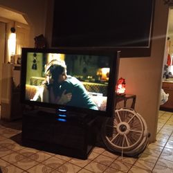 60 Inch SAMSUNG TV With Stand 