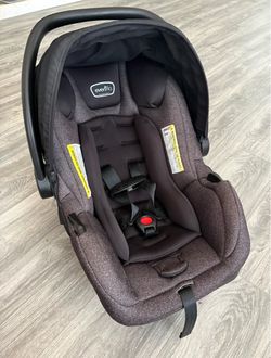 Evenflo Pivot Modular Travel System with the LiteMax infant car seat and base
