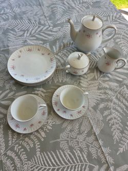 Noritake Companion Tea Set