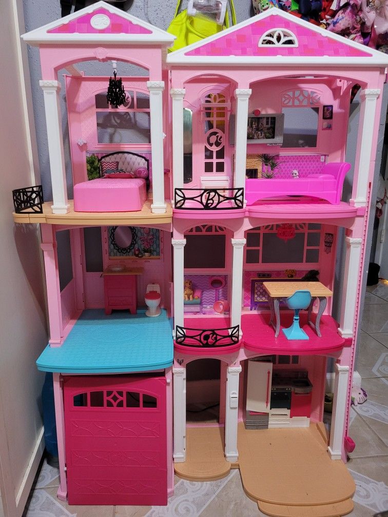 Barbie Dream House 