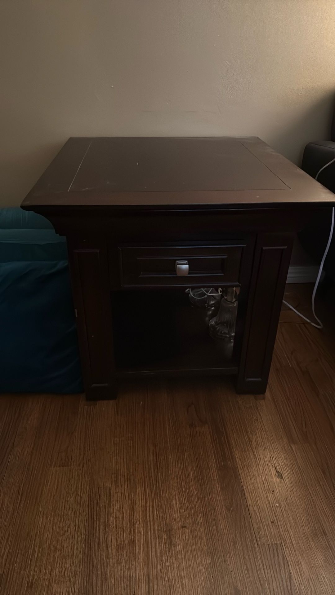 Set Of 2 End Table Solid Wood Both For $30