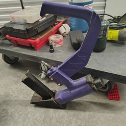 Pneumatic Floor Stapler