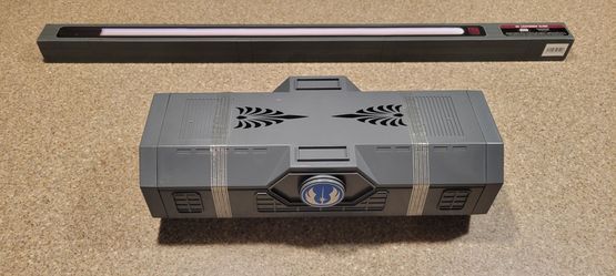 Brand New In Box Star Wars Galaxy's Edge Plo Koon Legacy Light Saber Hilt And 26" Light Saber Blade