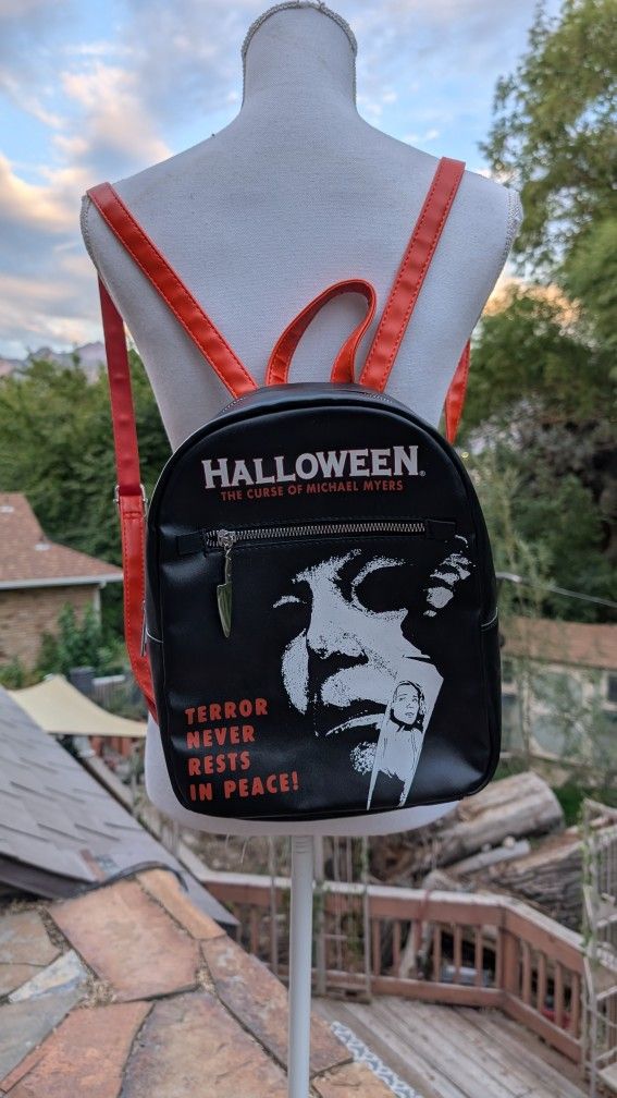 Michael Myers Halloween Mini Backpack
In excellent condition.