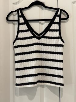 Universal Threads size Small top white and black