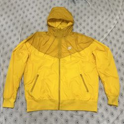Nike Sportswear Jacket Men's Medium Windbreaker  Yellow Woven AR2191-728