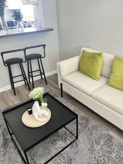 Coffee table (comes with ornaments)