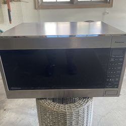 Panasonic NN-S455FX 1.2 Cu. Ft. 1200W Stainless Steel Microwave – Excellent Condition!