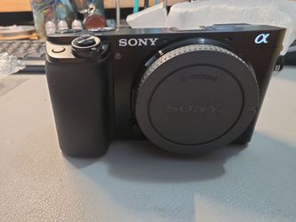 Sony Alpha a6100 Mirrorless Camera with 16-50mm Lens Black