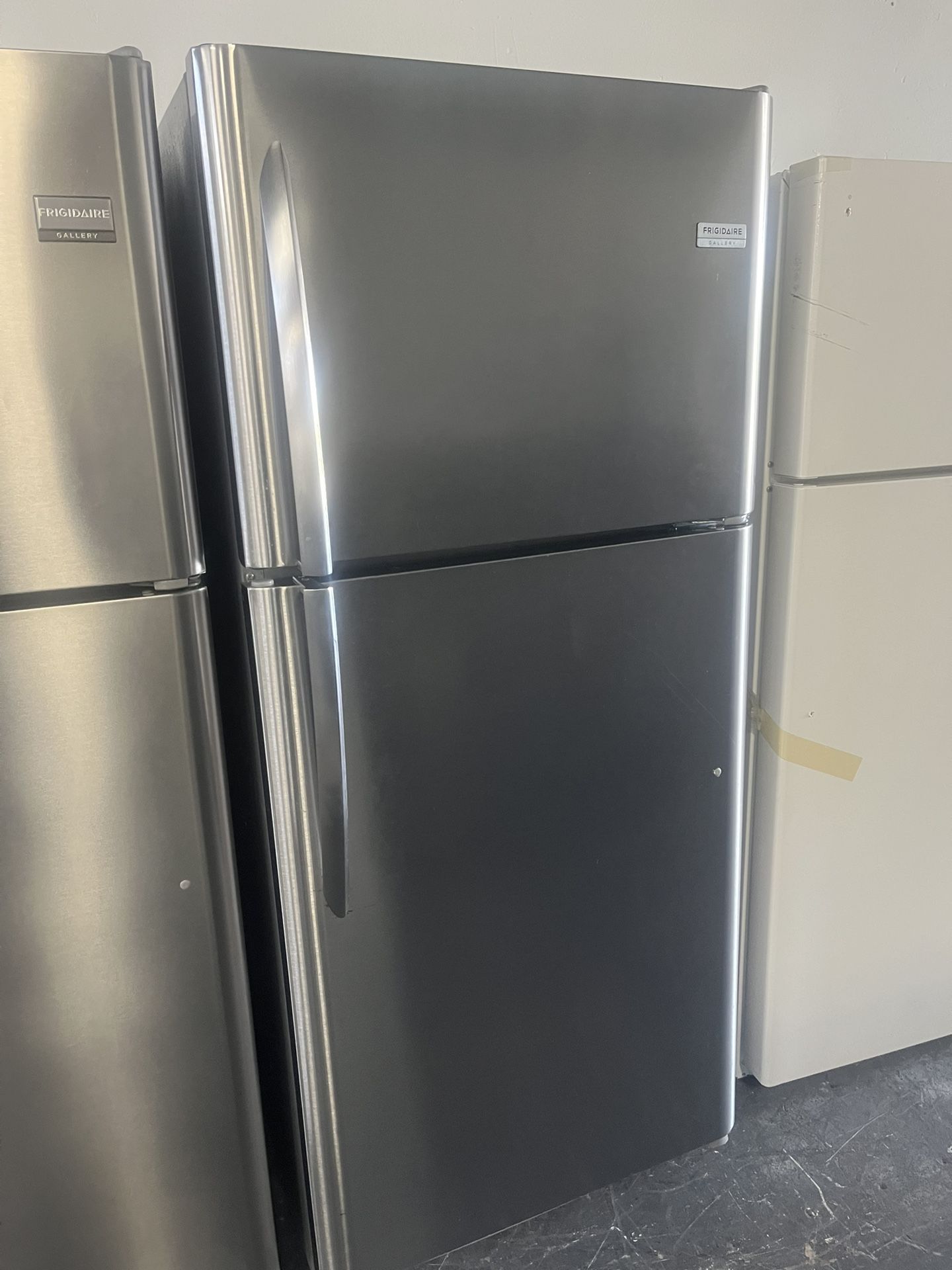 Refrigerator Frigidaire 30”