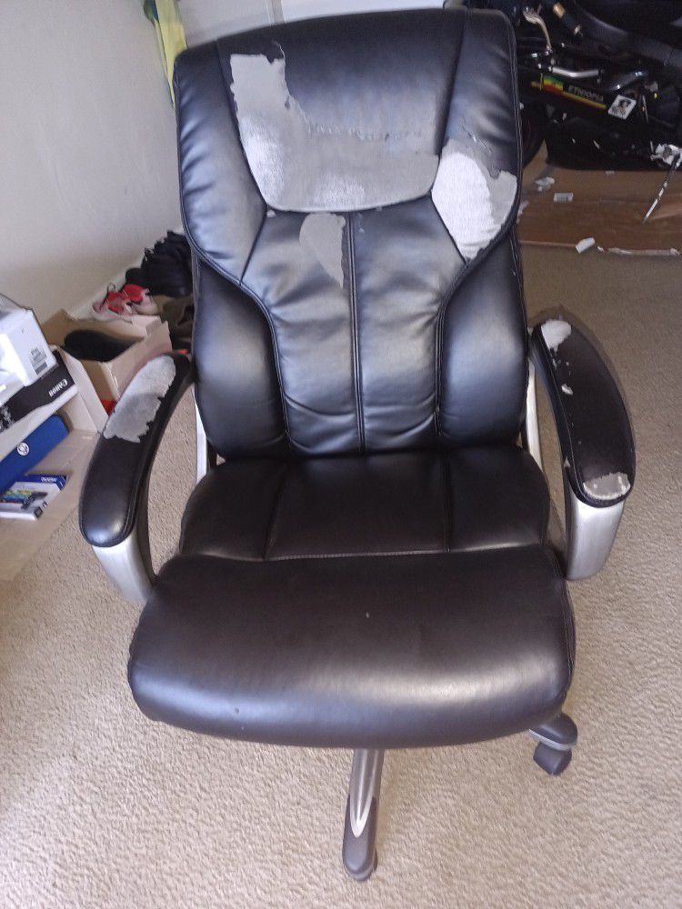 Comfortable recliner office chair