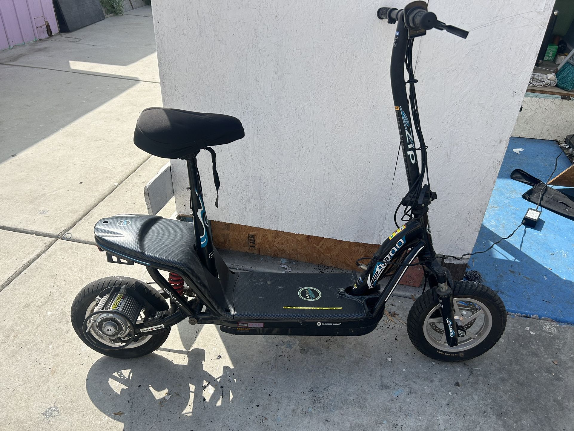 Ezip 1,000 Electric Scooter Paid $749 Plus Tax Needs New Batteries