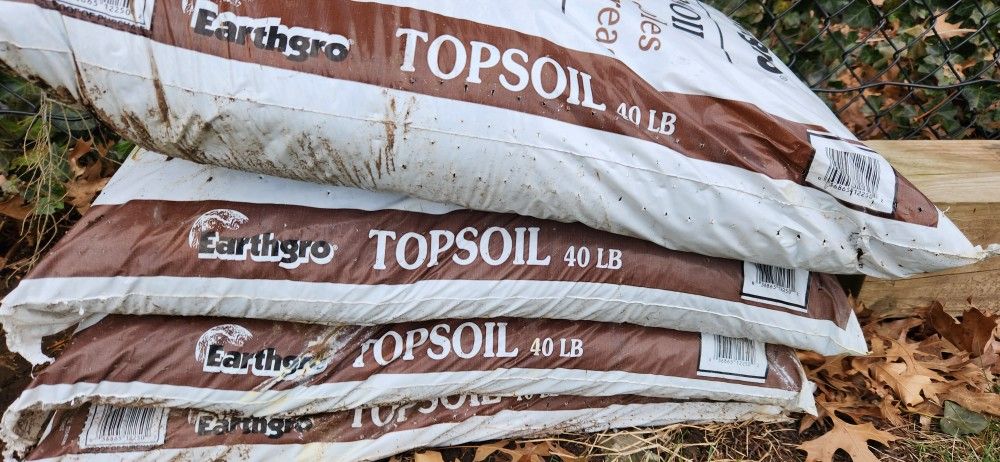 Earth Gro Top Soil 40lb Bags Lot Of 4
