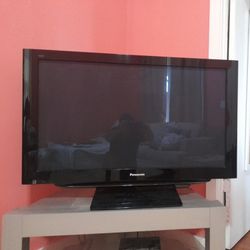 Panasonic Viera TC-L46D2 46" 1080P LED LCD TV