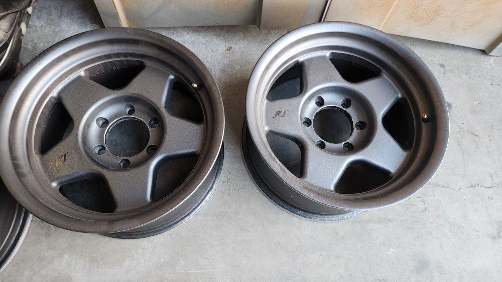 (4) SCS F5 wheels
17x8.5 -10mm 6x139.7