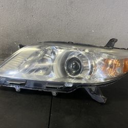 2011-2012-2013-2014-2015-2016-2017 TOYOTA SIENNA LEFT HEADLIGHT OEM USED