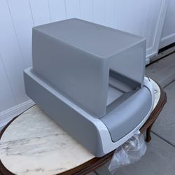 PetSafe ScoopFree Smart Self-Cleaning Litter Box, Covered