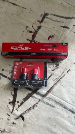 Milwaukee   3:8 ext reach high speed Rachet Model. 2569-20 and. (2) battery s. 3.0. New
