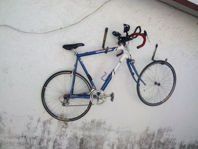 Cannondale Racing Bicycle! Good Condition. Needs New Inner Tube Tire Is Flat.