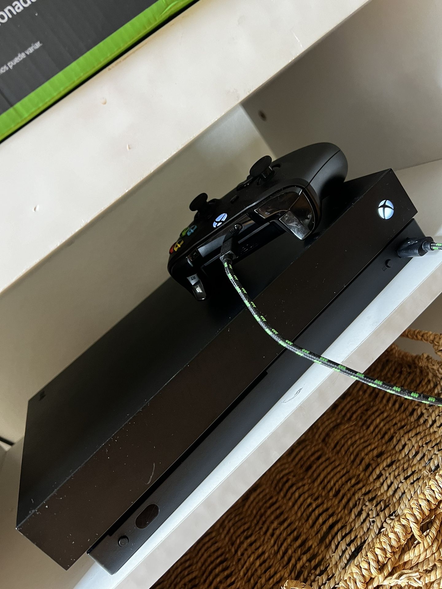 Xbox One X, black