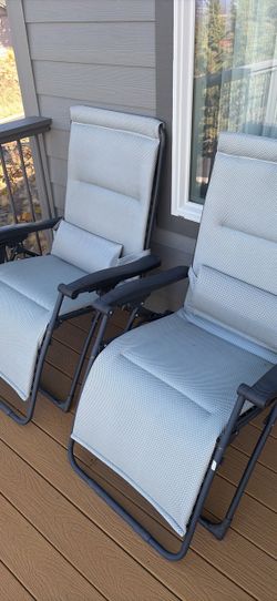 2 Zero Gravity Reclining Outdoor Lounge Chairs – Set of 2