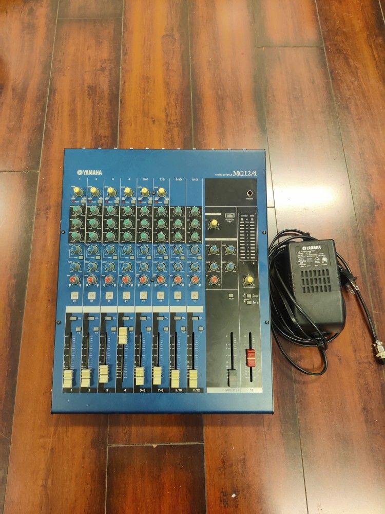 Yamaha mixer MG12