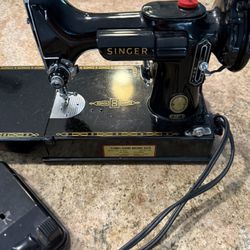 Singer 221 Feather Weight Amazing Working Condition 