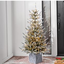 Members Mark 4.5’ Snowy Georgia Pre-Lit Topiary Brand New In Box