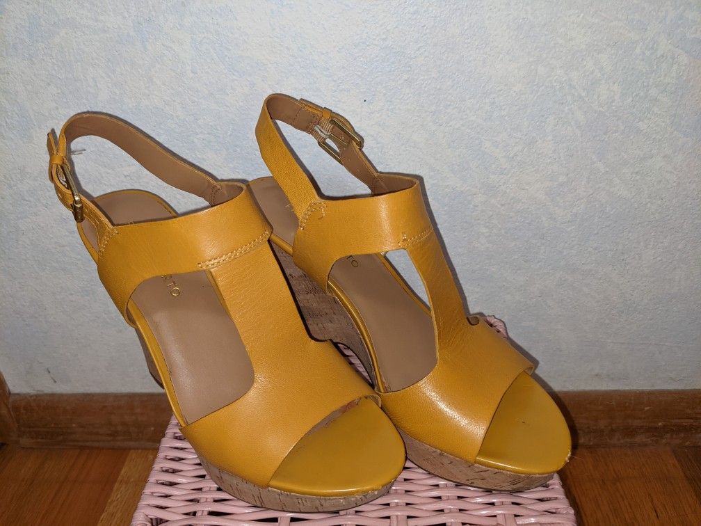 Frankie Sarto Mustard wedges