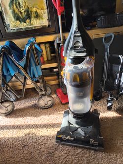 Vacuum cleaner eureka AirSpeed 12 amp max power