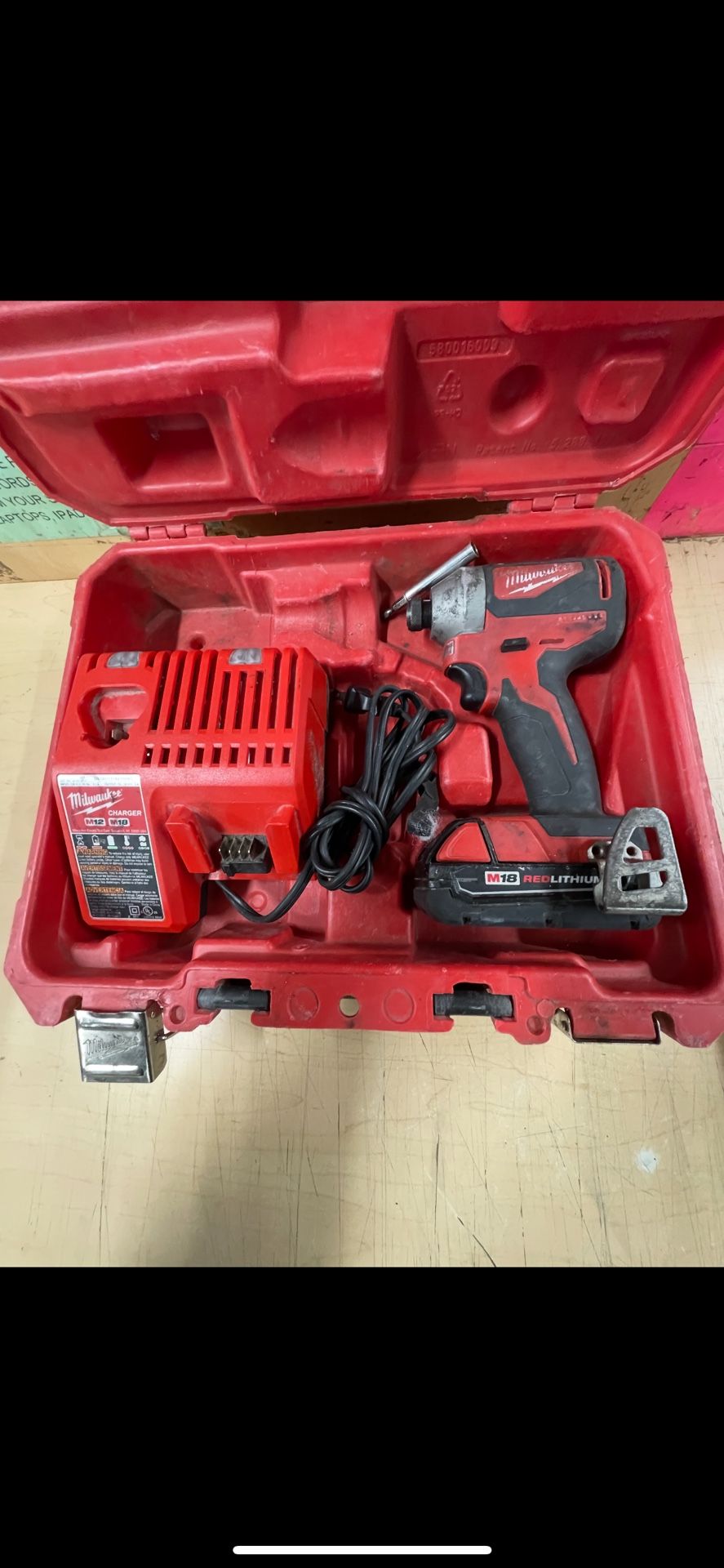 IMPACT DRILL, TOOLS-POWER MILWAUKEE W BATTERY AND CHARGER 2850-20