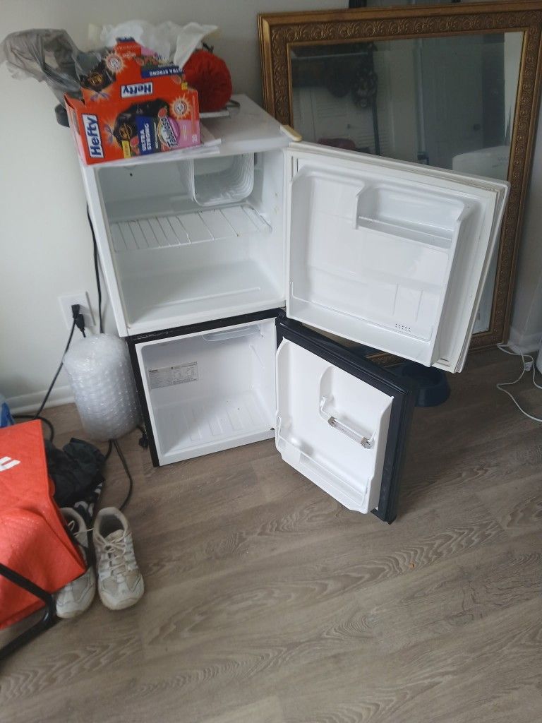 Mini Fridges for Sale ā $50 Each (Black & White Available)