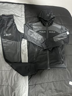 Nike Air Max Sweatsuit. Size Medium 
