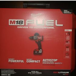 Milwaukee M18 FUEL 1/2 in. Hammer Drill Driver Kit