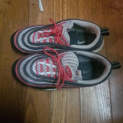 Pair of size 10 air maxes worn once