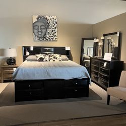 Black 4PC Queen Bedroom Set