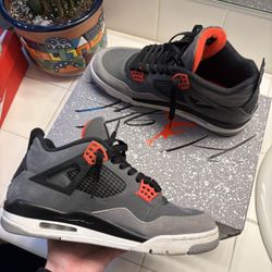Jordan 4 Infareds size 10.5