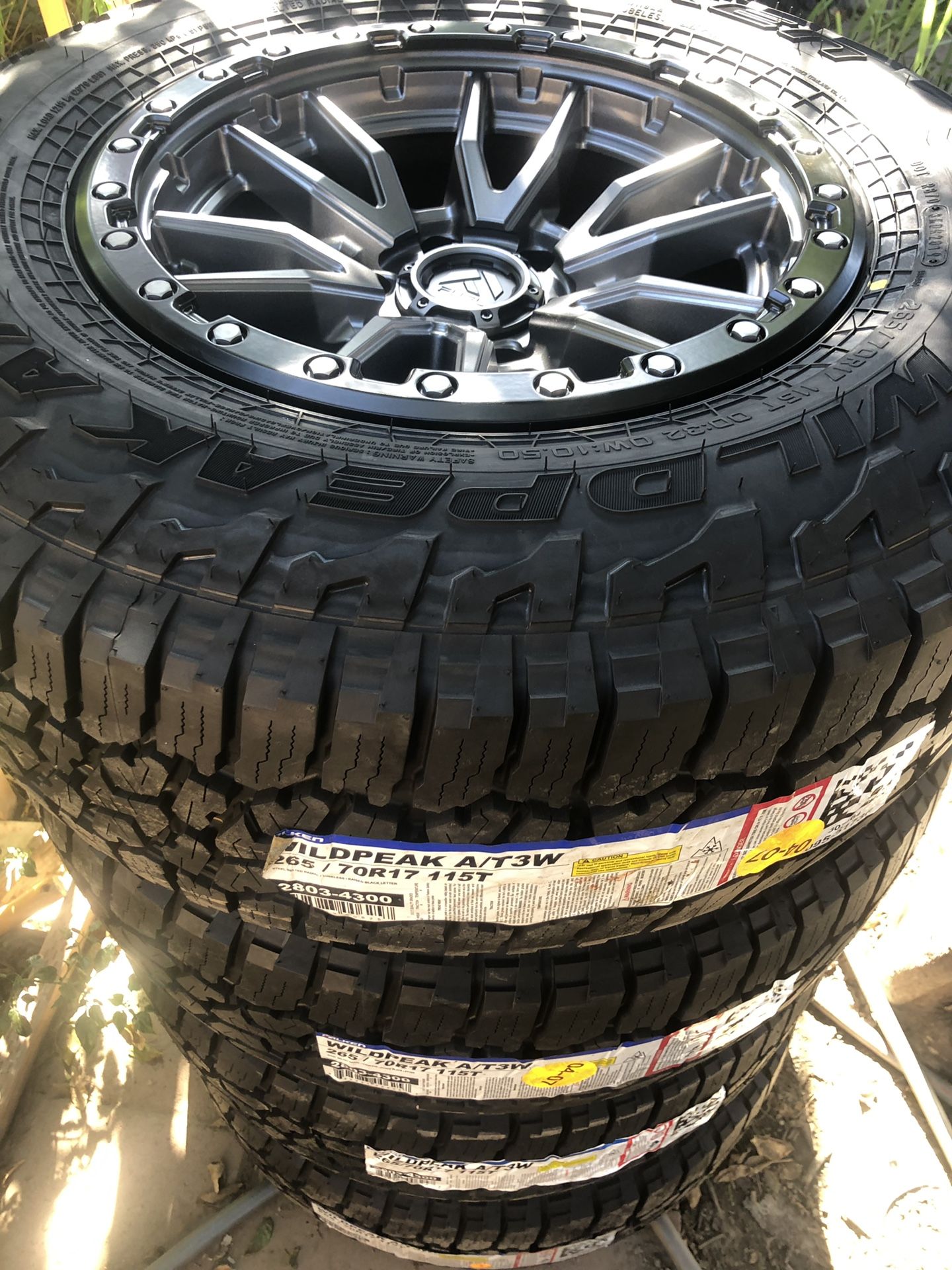 Brand new 2019 fuel d680 wheels with FALKEN wildpeak 265/70/17 4Runner Silverado Cadillac
