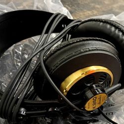 AKG PROFESSIONAL RECORDING STUDIO HEAD PHONES MAKE ME AN OFFER 