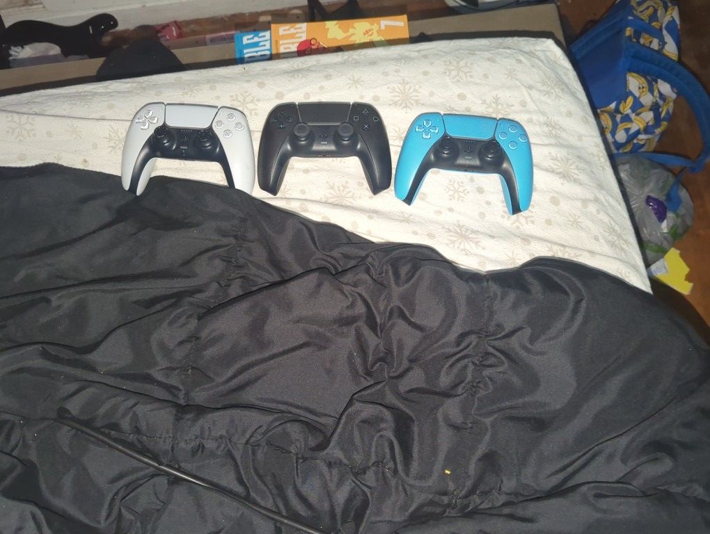 3 Used Ps5 Controllers