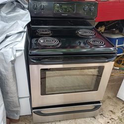 Frigidaire Used Electric Stove in Good Condition 