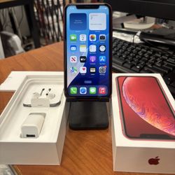 iPhone XR 64gb , Unlocked , in excellent condition comes with charger, box and earphone 