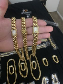 Cadena cubana Cuban Chain Miami chain and bracelets 14k and 18k 👀it's not solid gold.👀 stainless steel gold plated