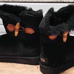 Black UGG boots Size 6