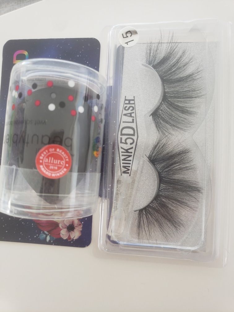 beauty blender and 25mm mink REUSABLE lashes